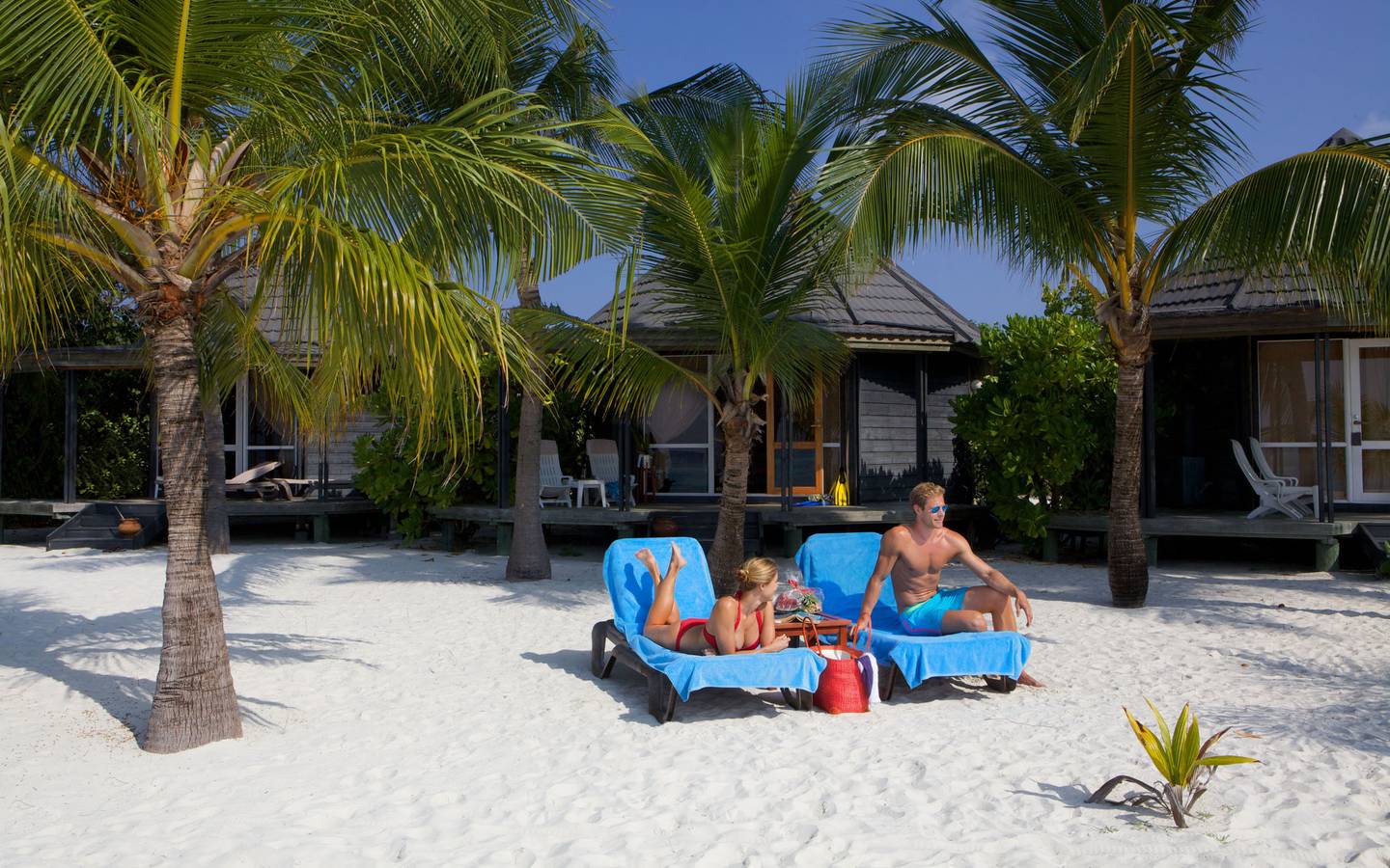 Kuredu_Resort_Malediven_Strandvilla_mit_Jacuzzi_4