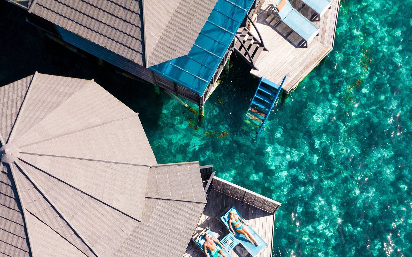 Kuredu Island Resort, Malediven, Sangu Water Villa_Drohnenaufnahme