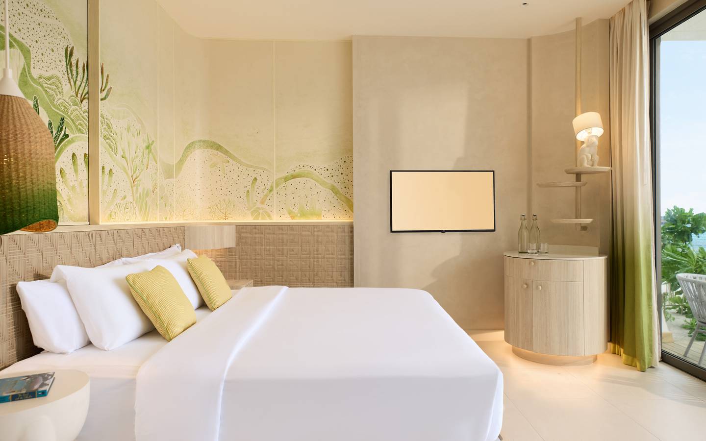 Centara_Mirage_Beachfront_Romm_with_Bath_5