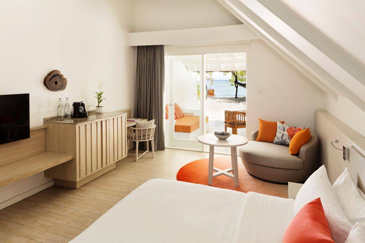 Lux* South Ari Atoll, Two Bedroom Family Beach Pavilion, Schlafen & Wohnen, King Size Bett