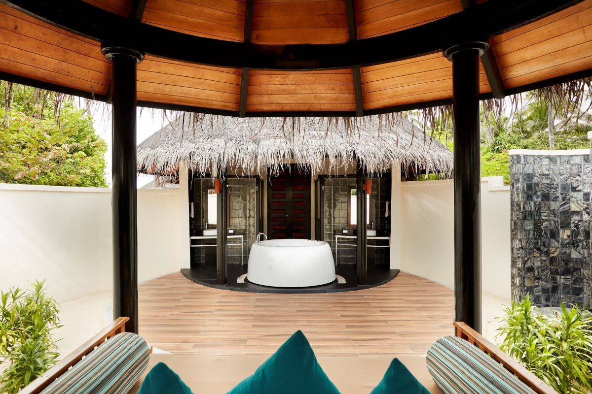 Sun Siyam Iru Fushi, Malediven, Deluxe Beach Villa with Pool, Badezimmer