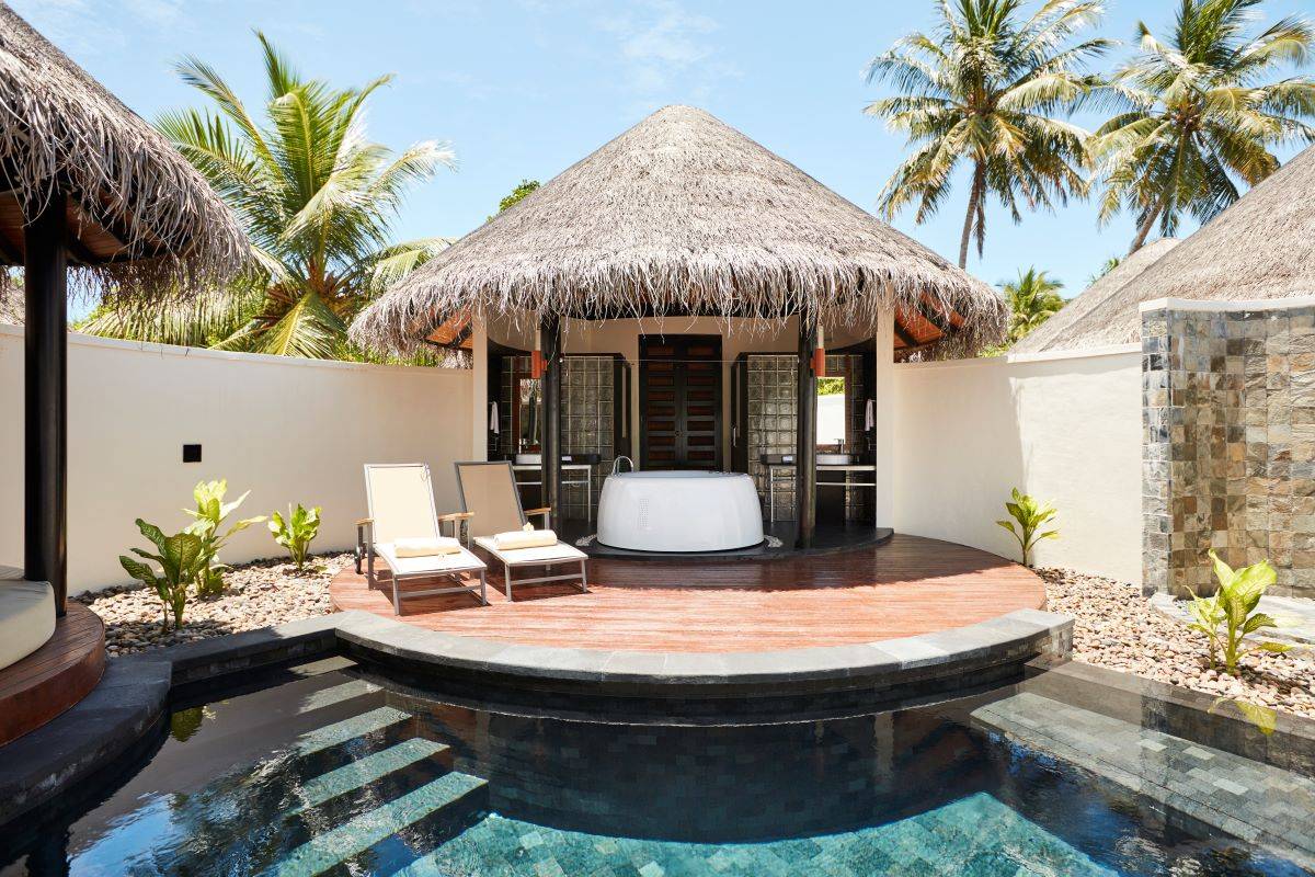 Sun Siyam Iru Fushi, Malediven, Pool Beach Villa, halboffenes Badezimmer