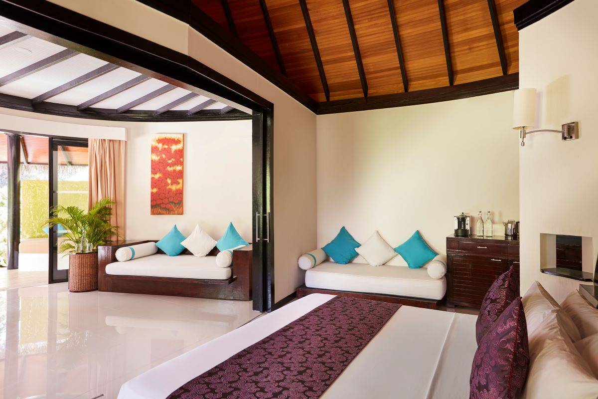 Sun Siyam Iru Fushi, Malediven, Pool Beach Villa, Schlafzimmer und Wohnbereich