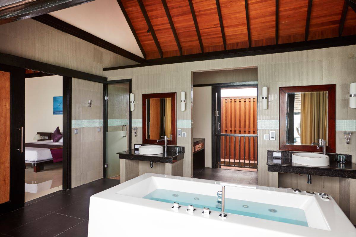 Sun Siyam Iru Fushi, Malediven, Infinity Water Villa, Badezimmer