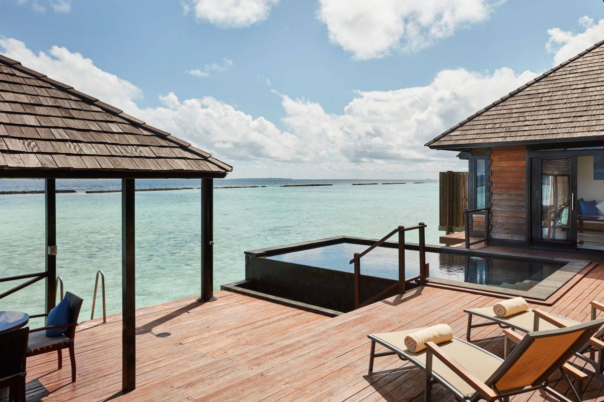 Sun Siyam Iru Fushi, Malediven, Infinity Water Villa, Terrasse mit Infinity Pool