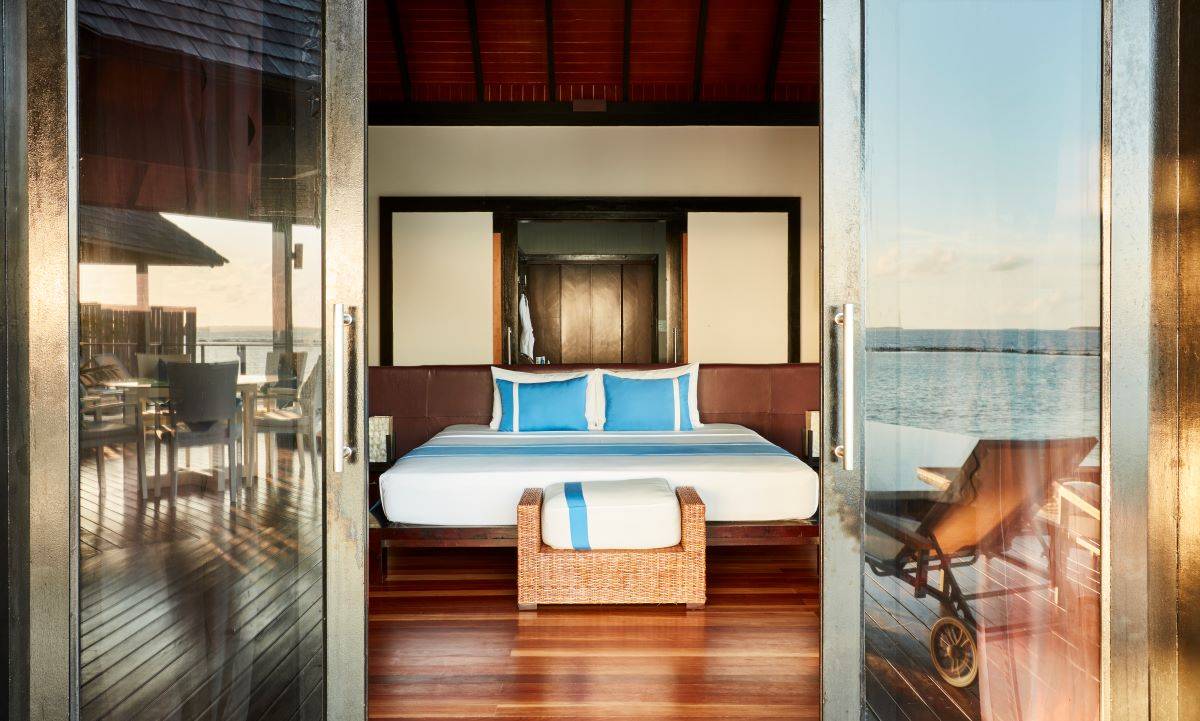 Sun Siyam Iru Fushi, Malediven, Aqua Retreat, Schlafzimmer mit Ausgang zur Terrasse