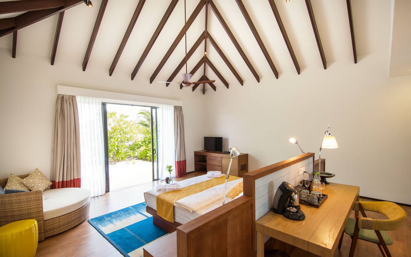 Robinson_Noonu-Beach-Villa-Privat-Pool-BUM1_2