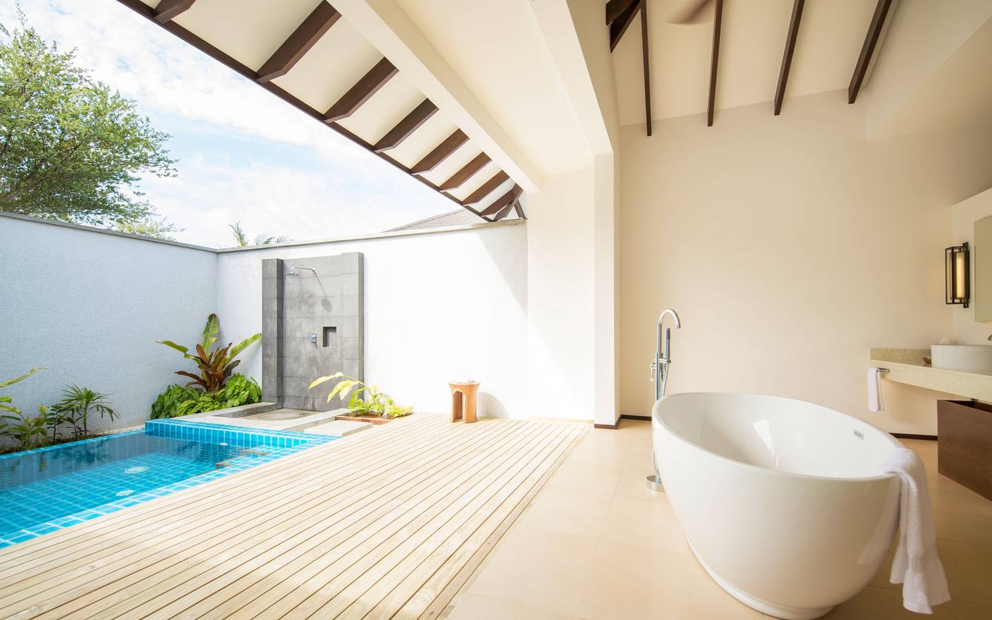 Robinson_Noonu-Beach-Villa-Privat-Pool-BUM1_3