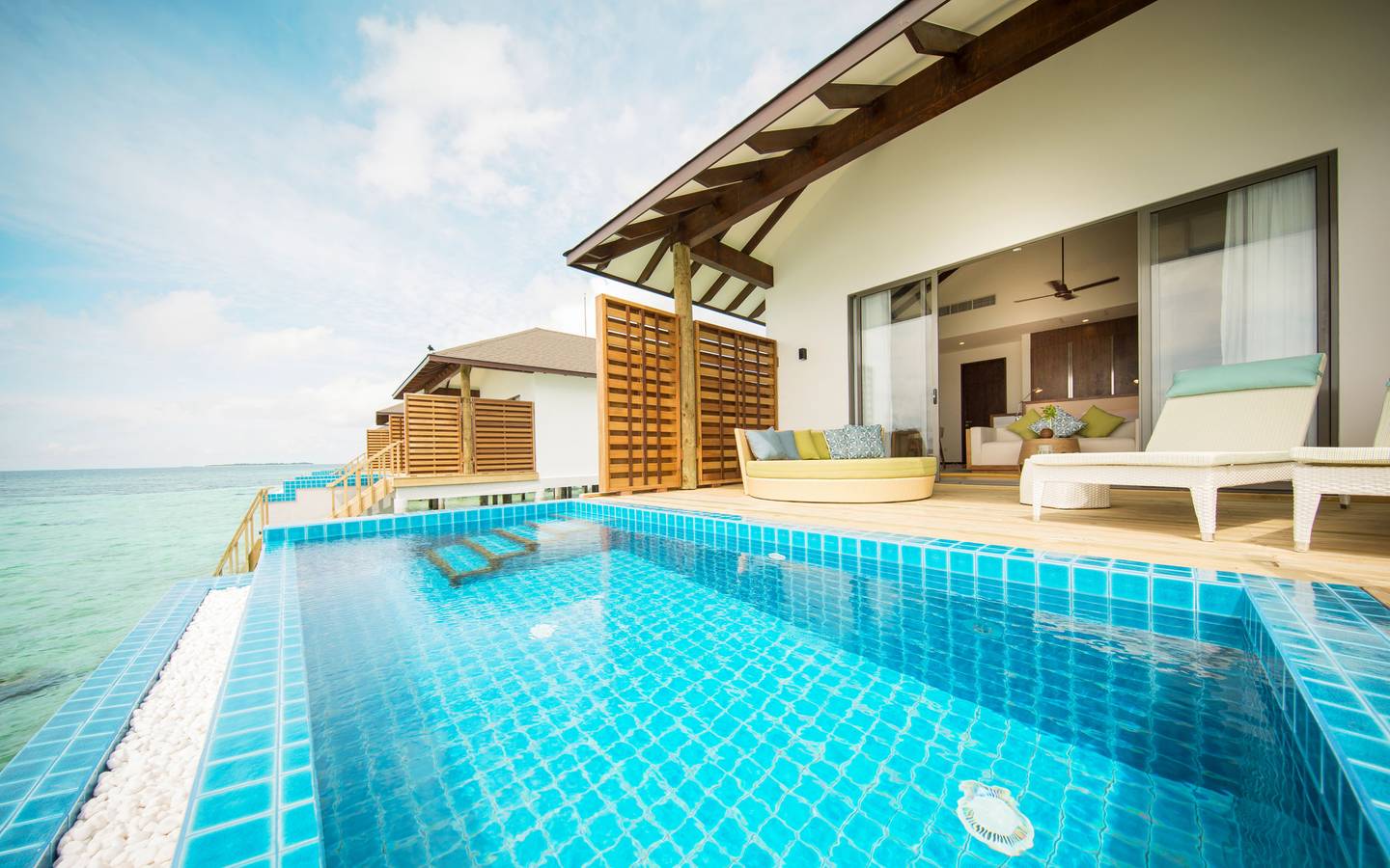 Robinson_Noonu_Maldives_Water_Villa_Bum_3_7