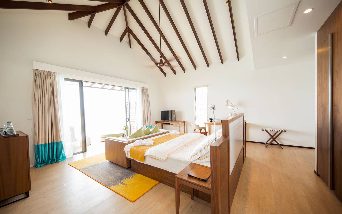 Robinson_Noonu_Maldives_Water_Villa_Bum_3_3