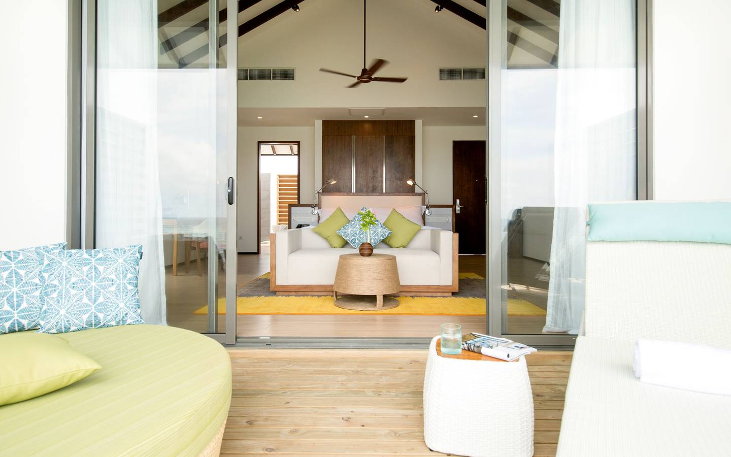 Robinson_Noonu_Maldives_Water_Villa_Bum_3_4