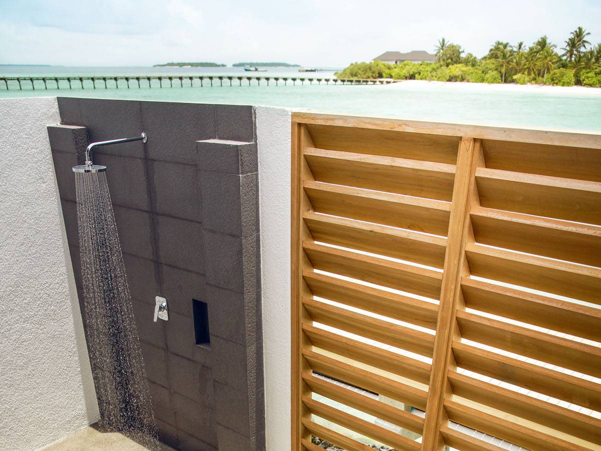 Robinson_Noonu_Maldives_Water_Villa_Bum_3_5