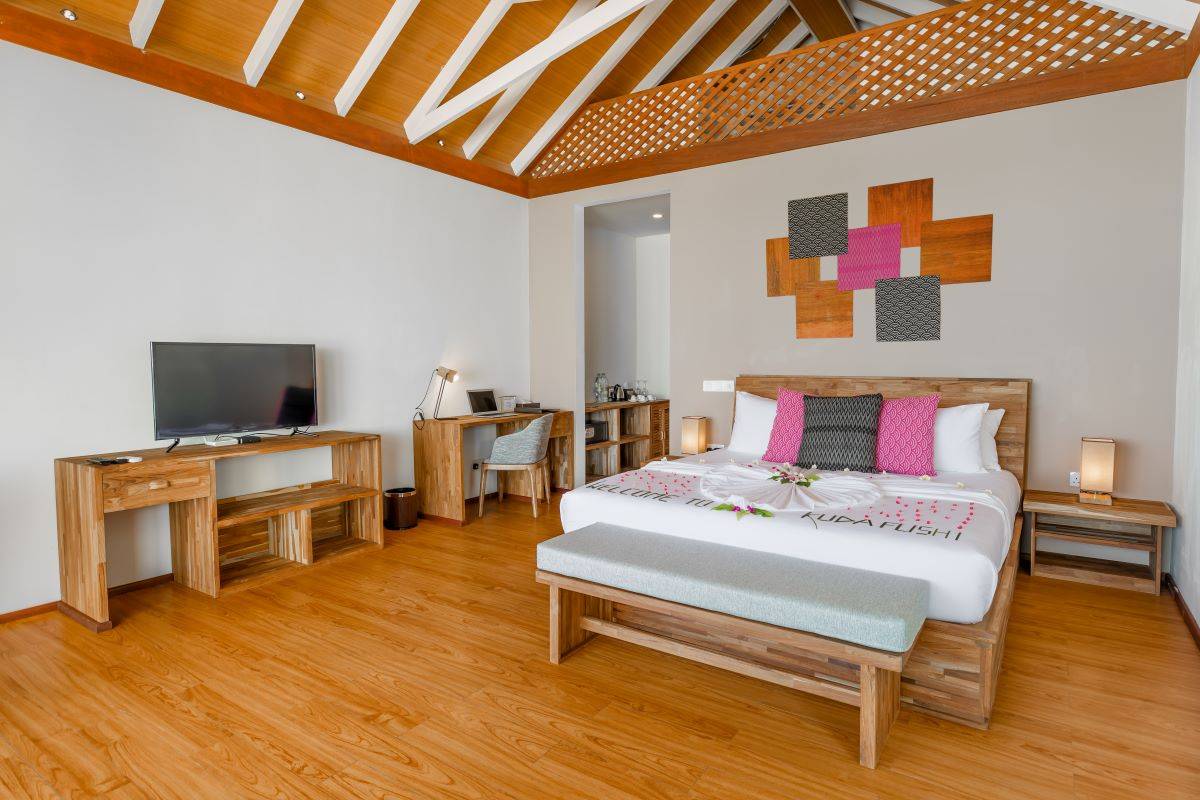 Kudafushi Resort & Spa, Malediven, Beach Villa, Schlafzimmer