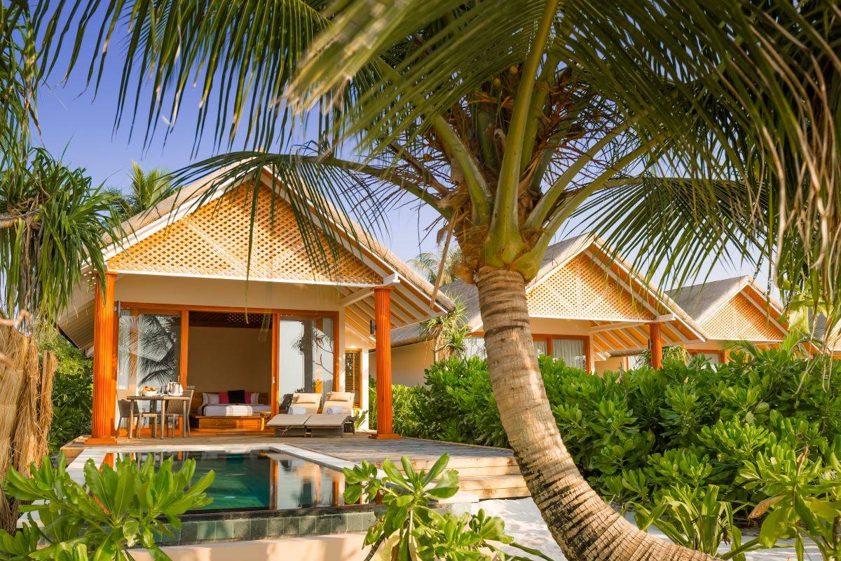 Kudafushi Resort & Spa, Malediven, Beach Villa with Pool, Terrasse