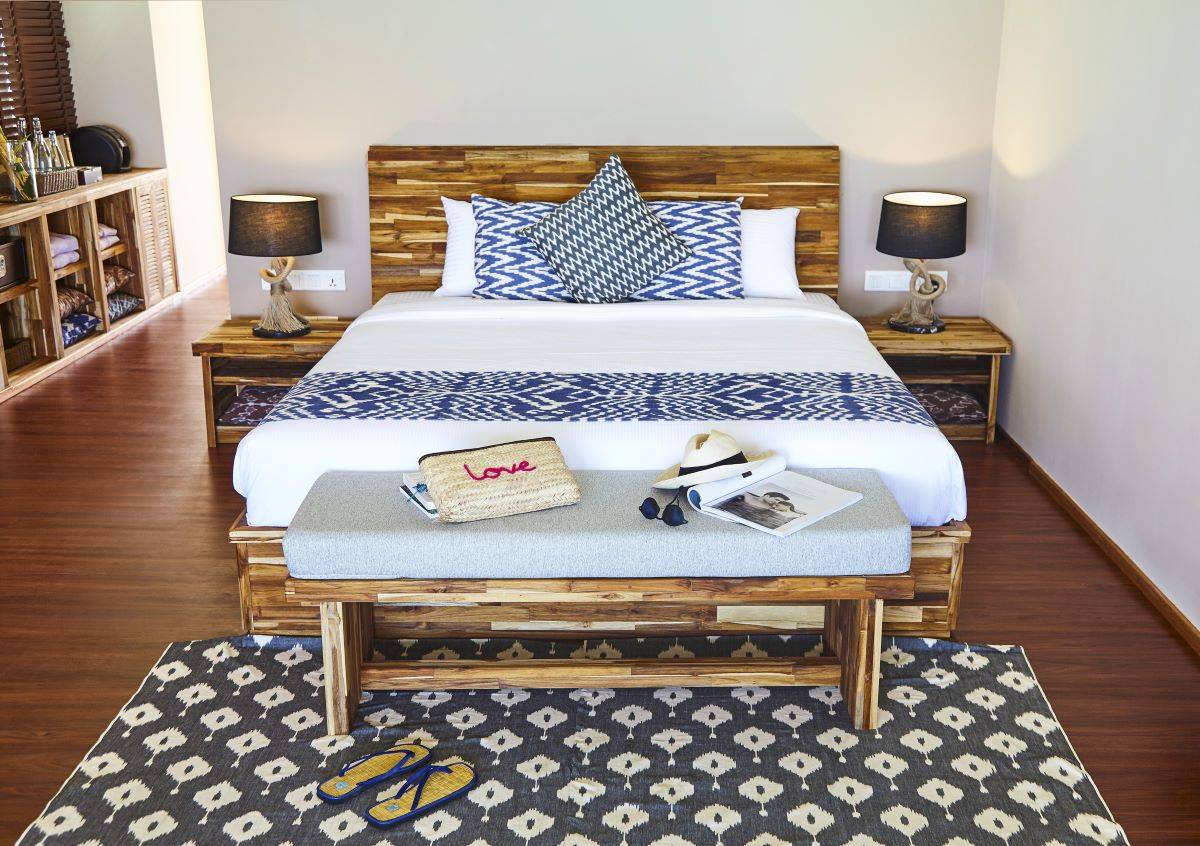Kudafushi Resort & Spa, Malediven, Water Villa with Pool, Schlafzimmer, Bett