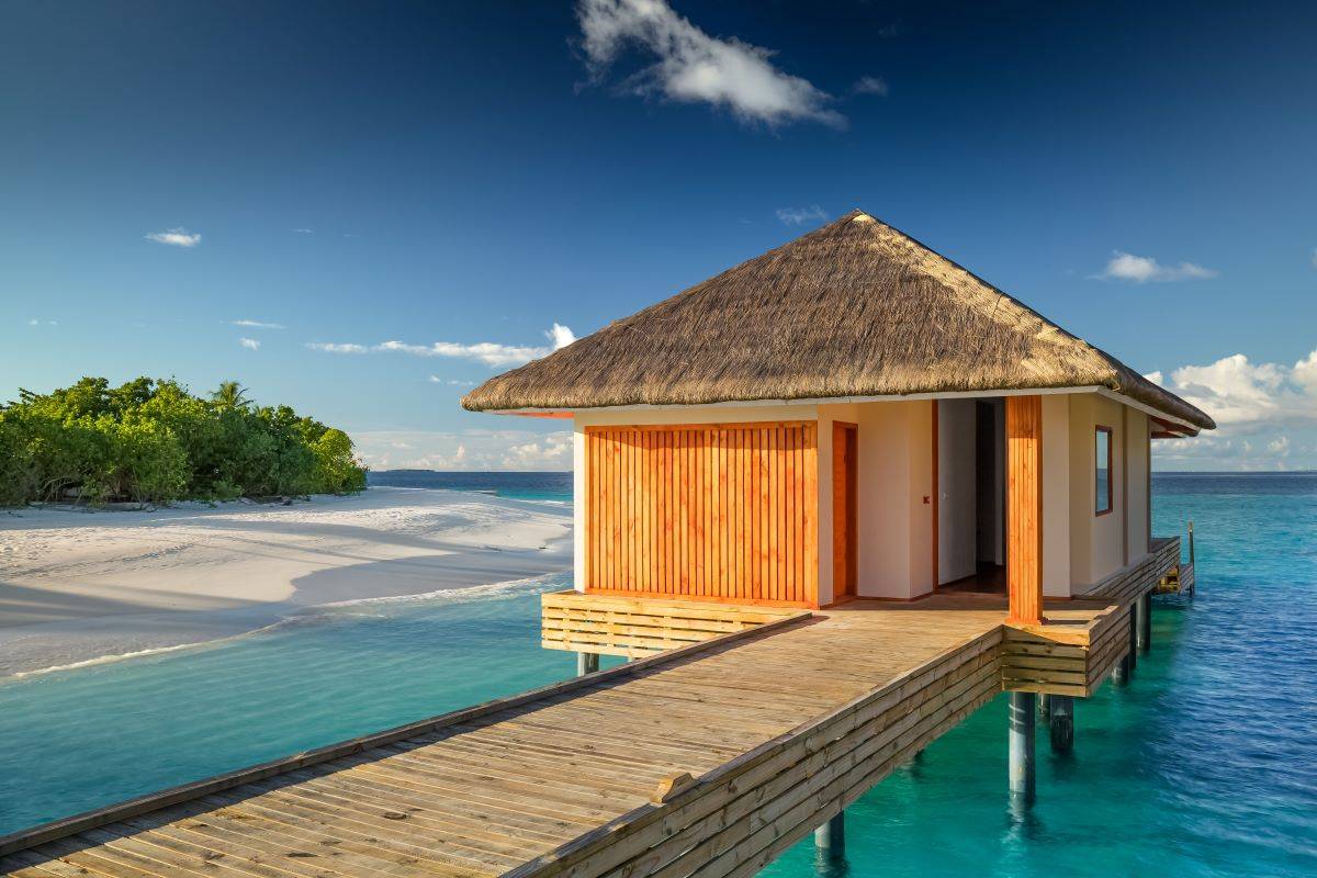 Kudafushi Resort & Spa, Malediven, Water Villa with Pool, Villa auf Stelzen über dem Wasser