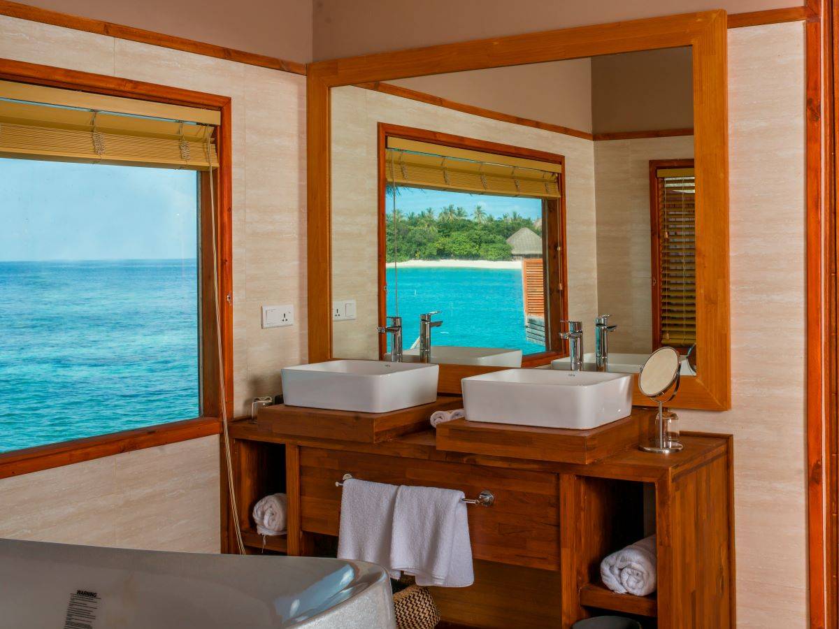Kudafushi Resort & Spa, Malediven, Presidential Suite, Badezimmer mit Waschbecken