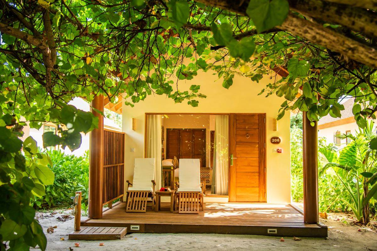 Reethi Faru Resort, Malediven, Garden Villa, Terrasse