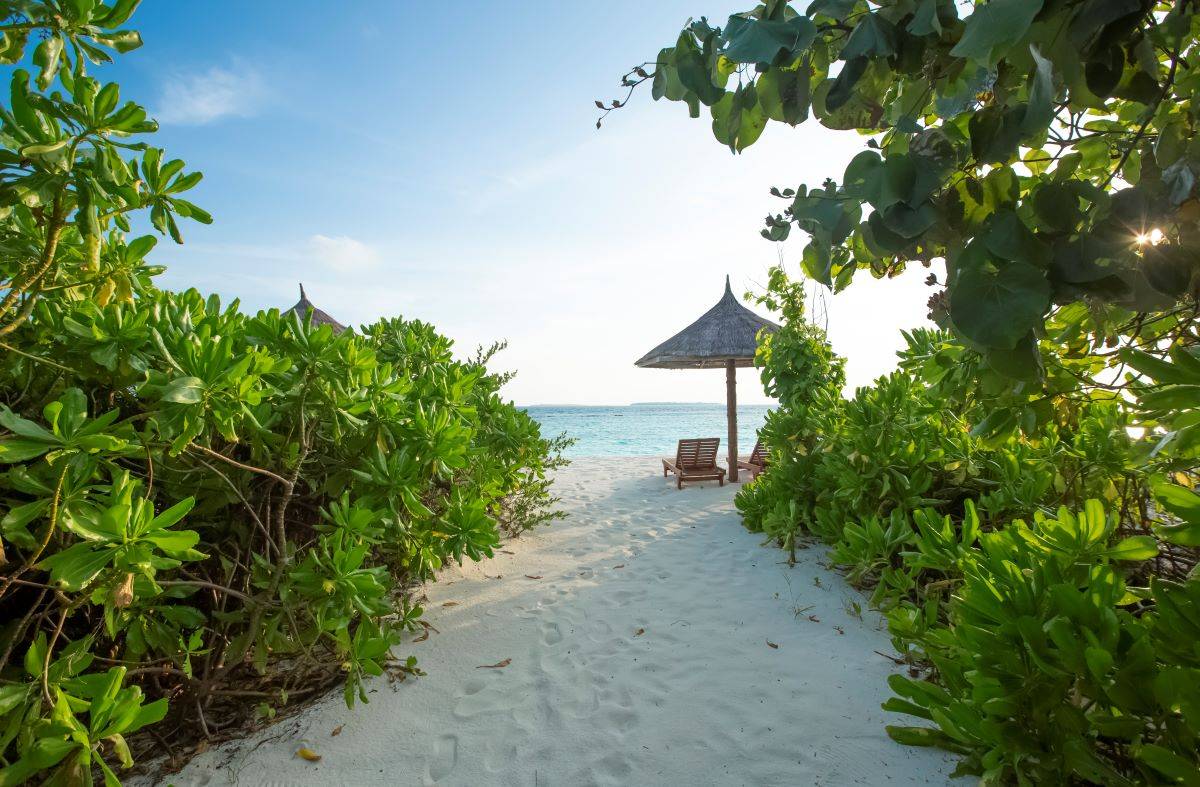 Reethi Faru Resort, Malediven, Deluxe Beach Villa, Zugang zum Strand