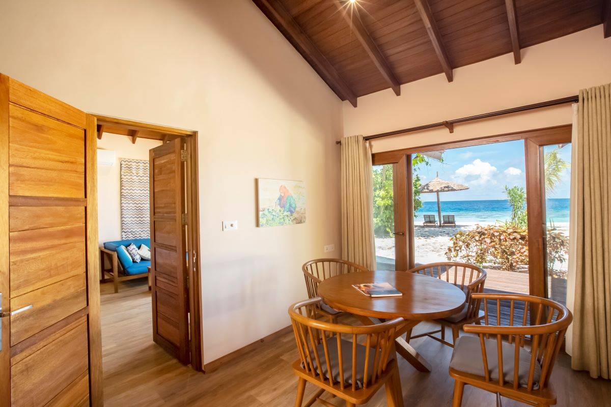 Reethi Faru Resort, Malediven, Deluxe Two-Bedroom Beach Suite, Esszimmer