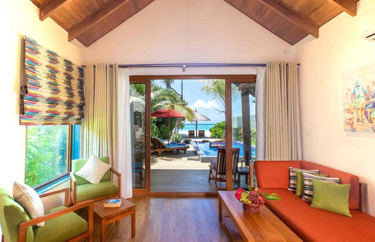 Reethi Faru Resort, Malediven, Deluxe Beach Pool Villa, Sitzecke