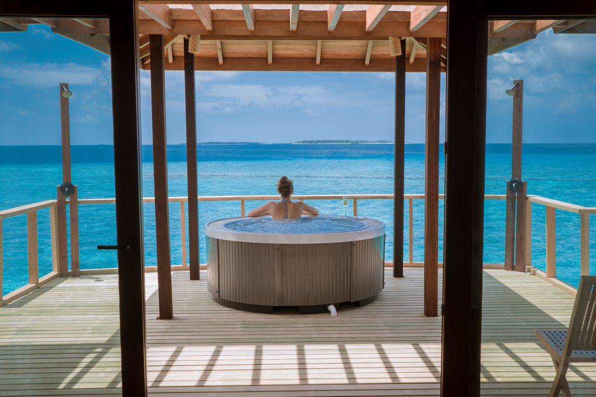 Reethi Faru Resort, Malediven, Two-Bedroom Water Villa Suite with Spa Tub, Jacuzzi
