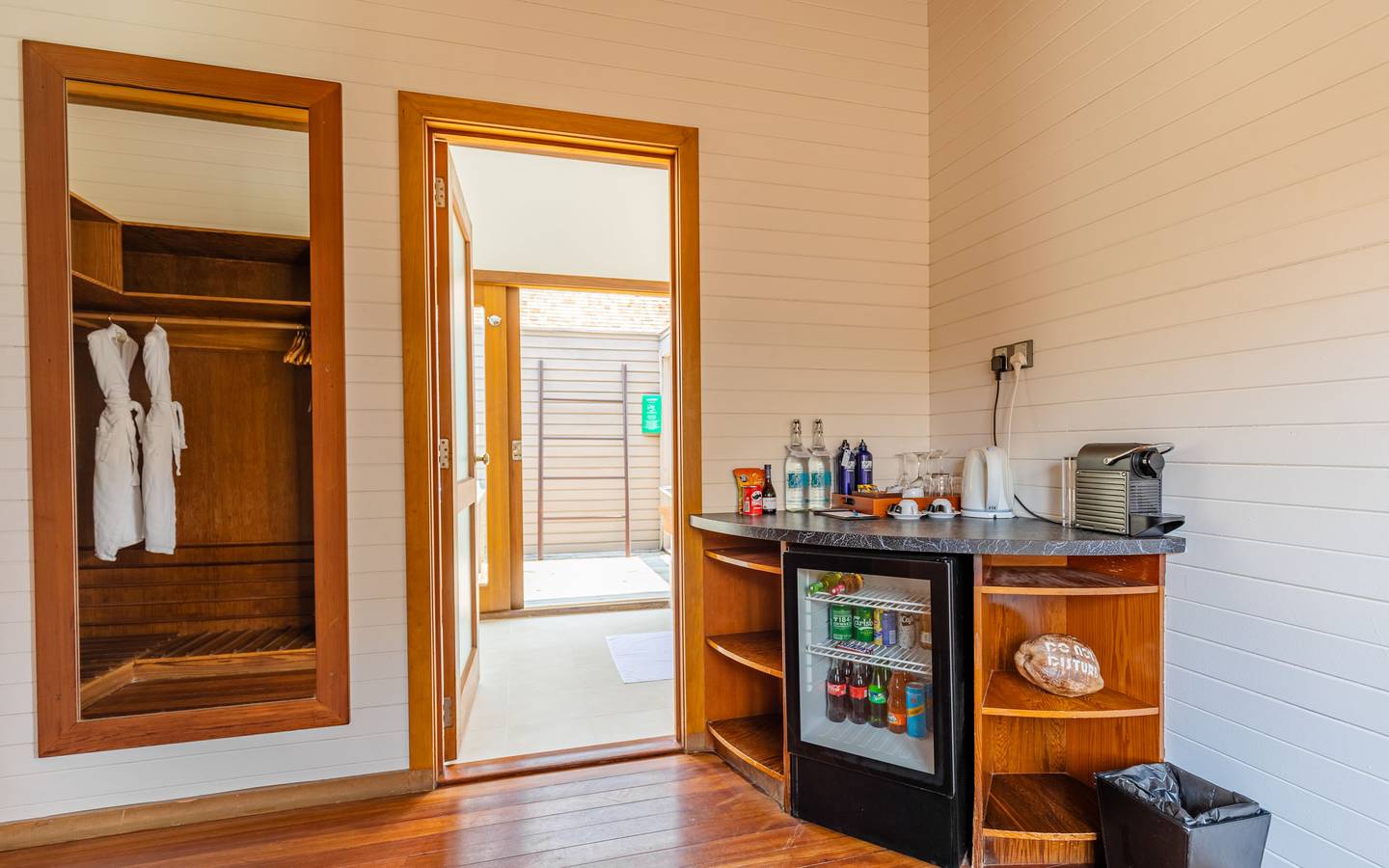 Meeru_Island_Ocean_Villa_Interieur_5