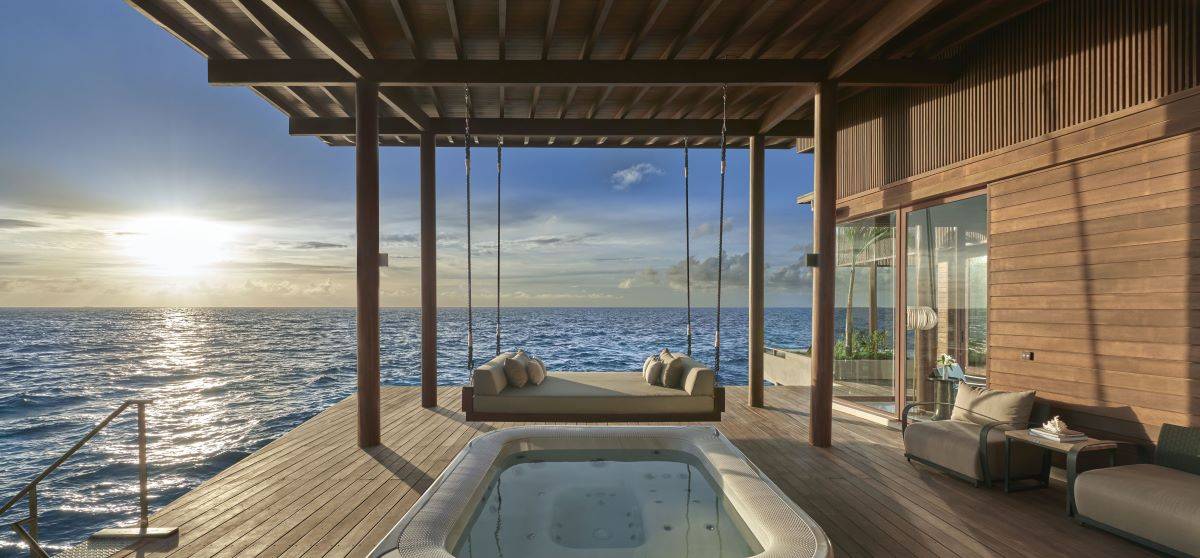 Park Hyatt Maldives Hadahaa, Kiaali Residence, Terrasse mit Sitz- und Liegegelegenheit