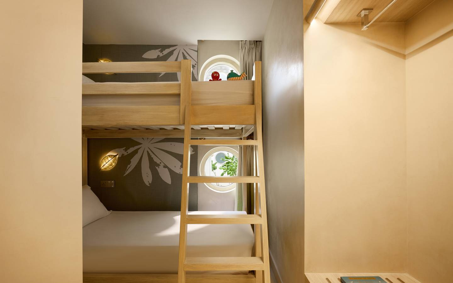 Centara_Mirage_Beachfront_Room_7