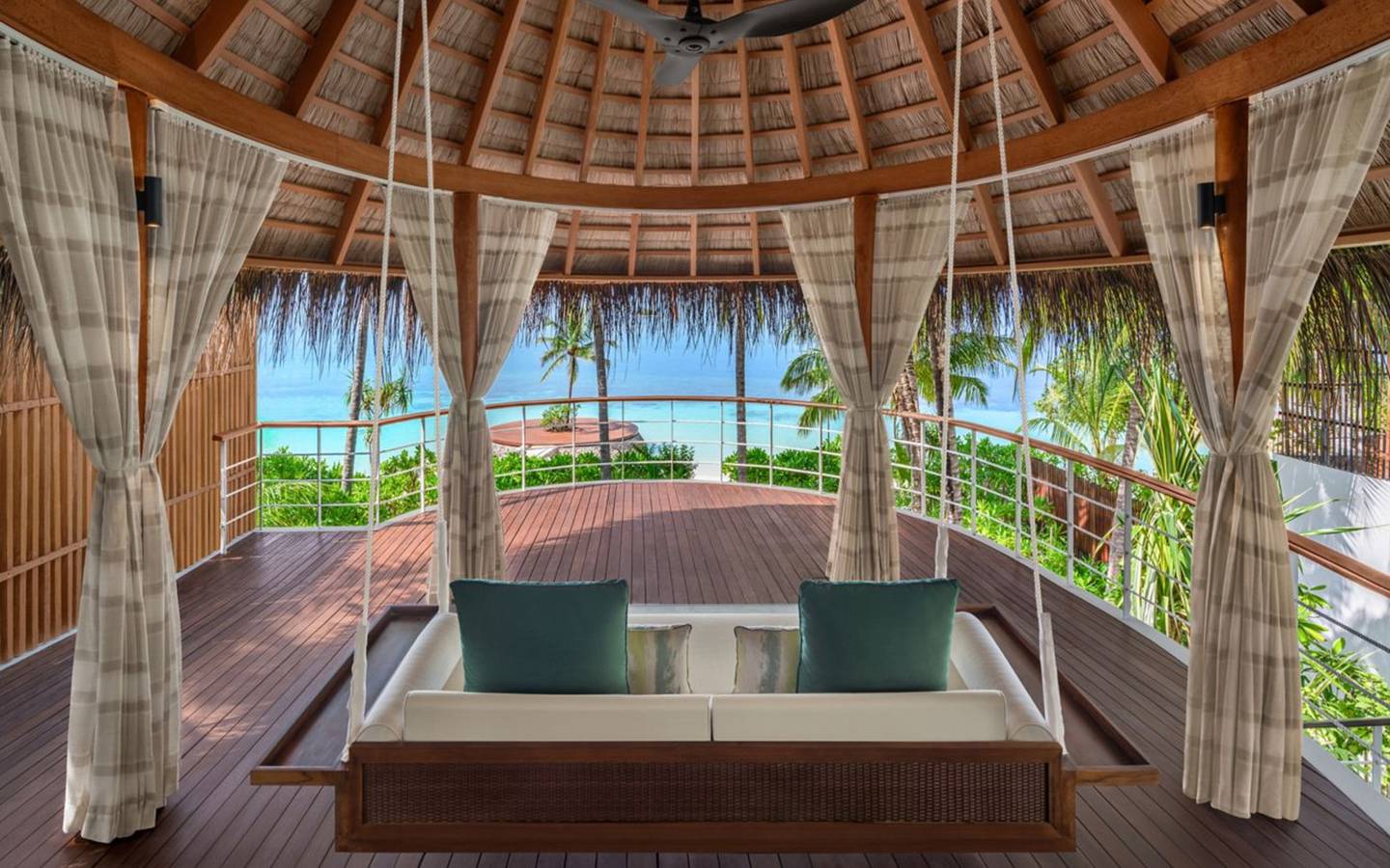 W_Maldives_Oasis_Beachvilla_mit_Rutsche_7