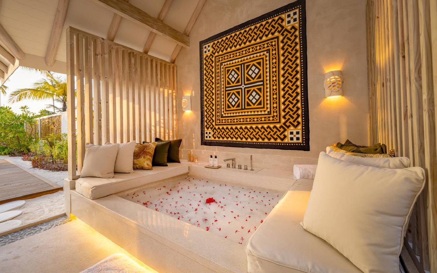 Rah_Gili_Beach_Pool_Villa_1