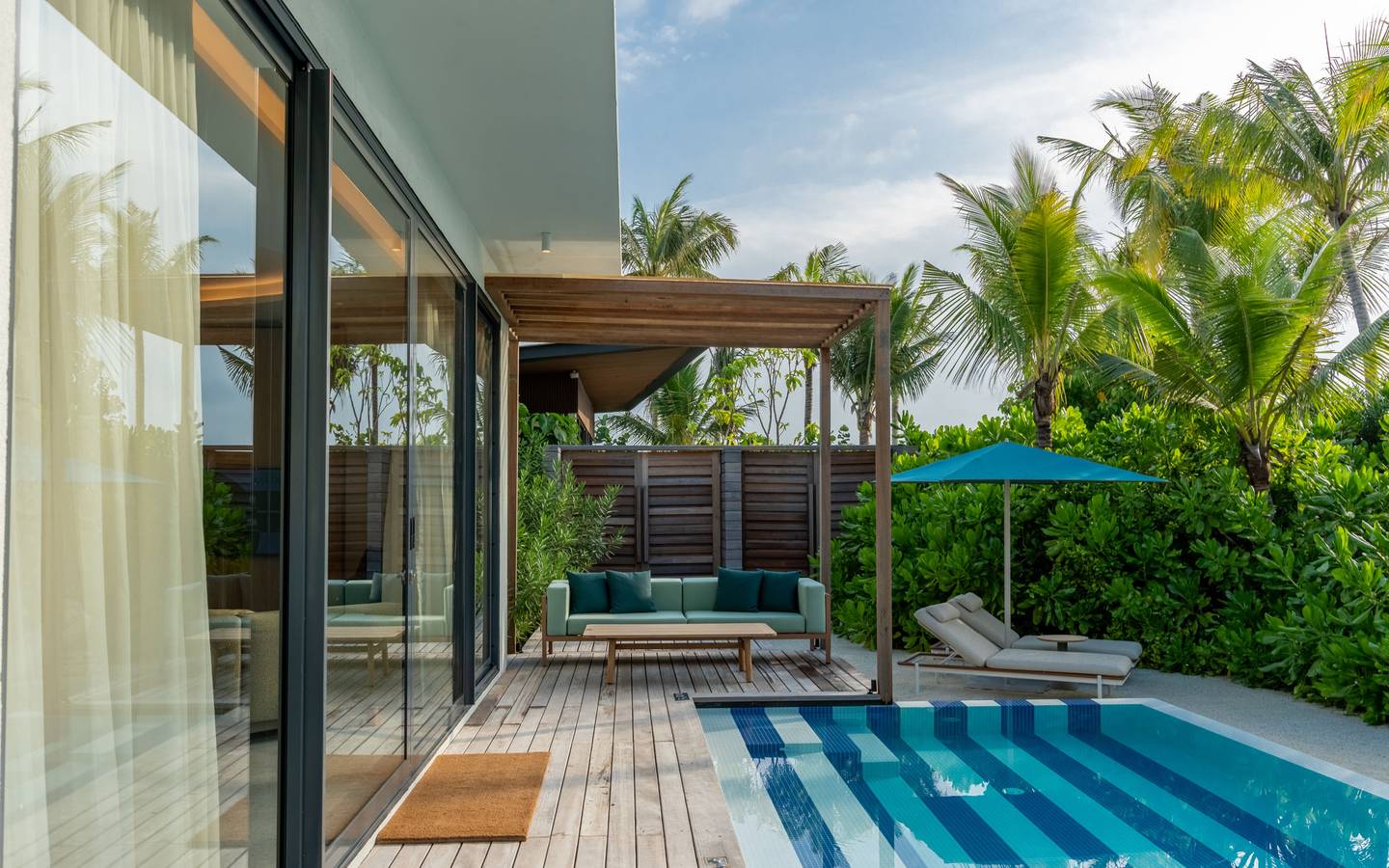 So_Maldives_Two_Bedroom_Lagoon_Beach_Pool_Loft_6