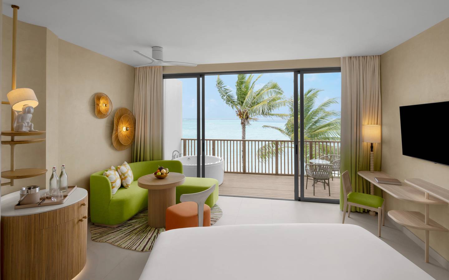 Centara_Mirage_Panoramic_Room_with_Jacuzzi_3