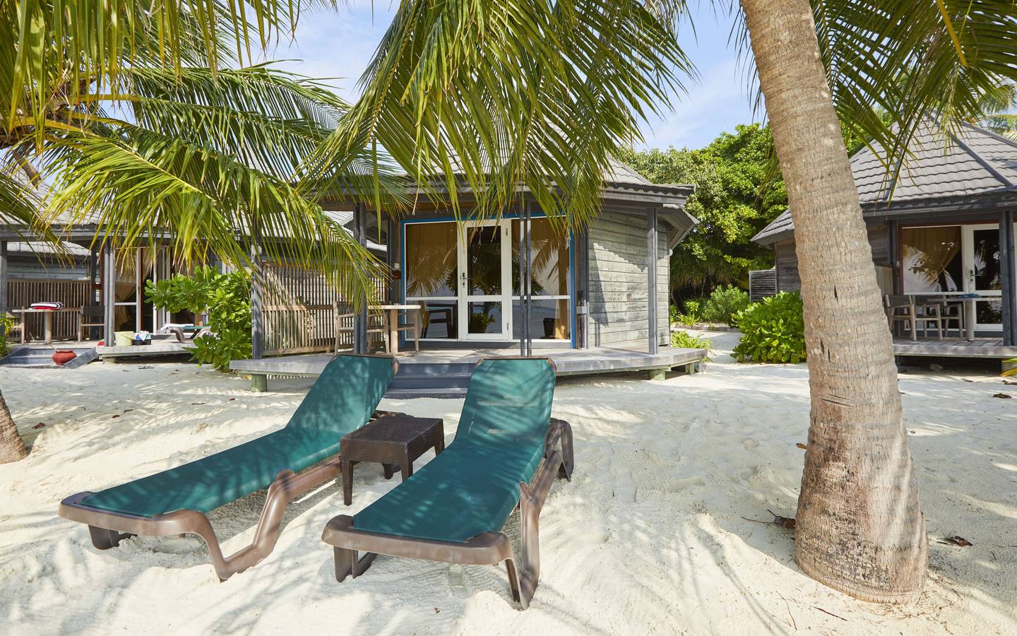 Kuredu_Resort_Maldives_Premium_Strandvilla_Außenansicht
