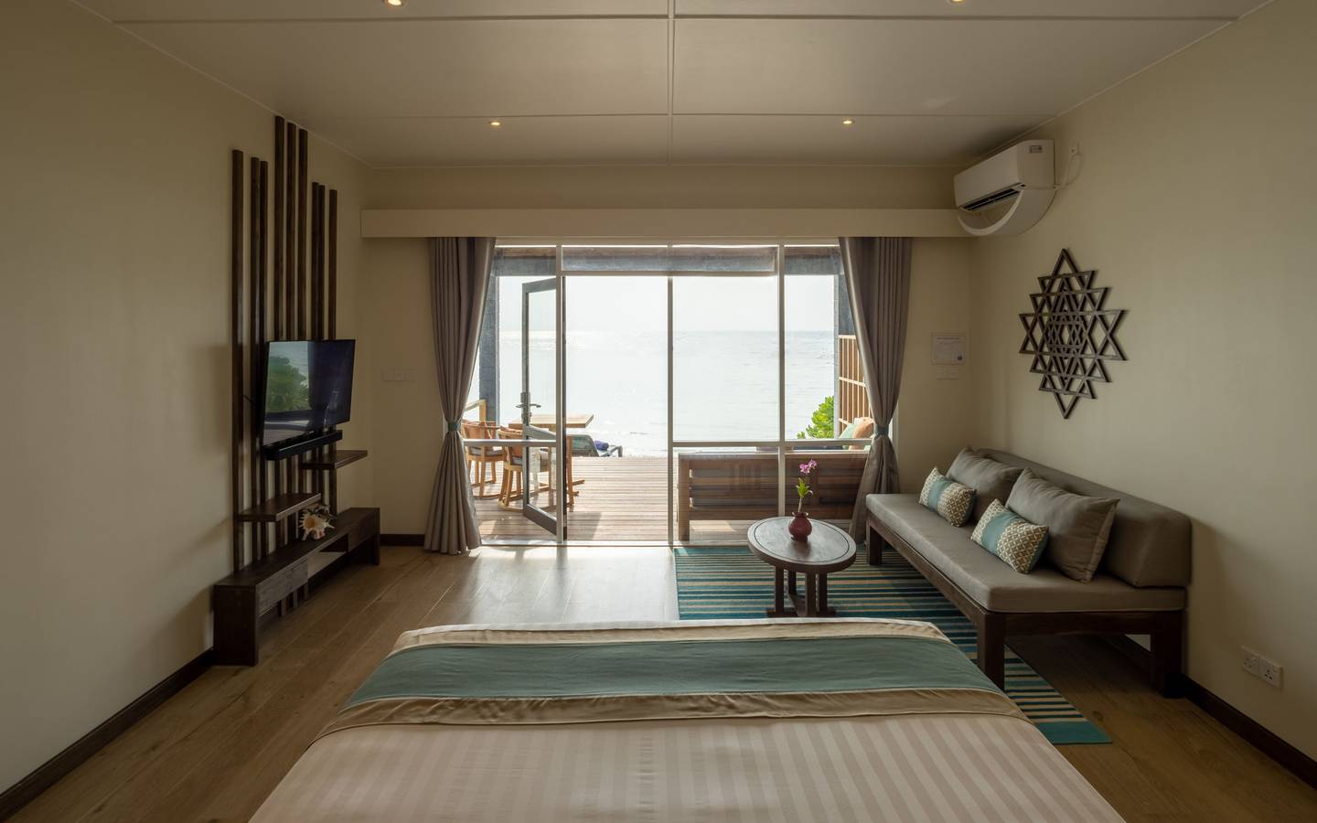 Kuredu_Resort_Maldives_Strandville_mit_zwei_Schlafzimmern_Wohnraum
