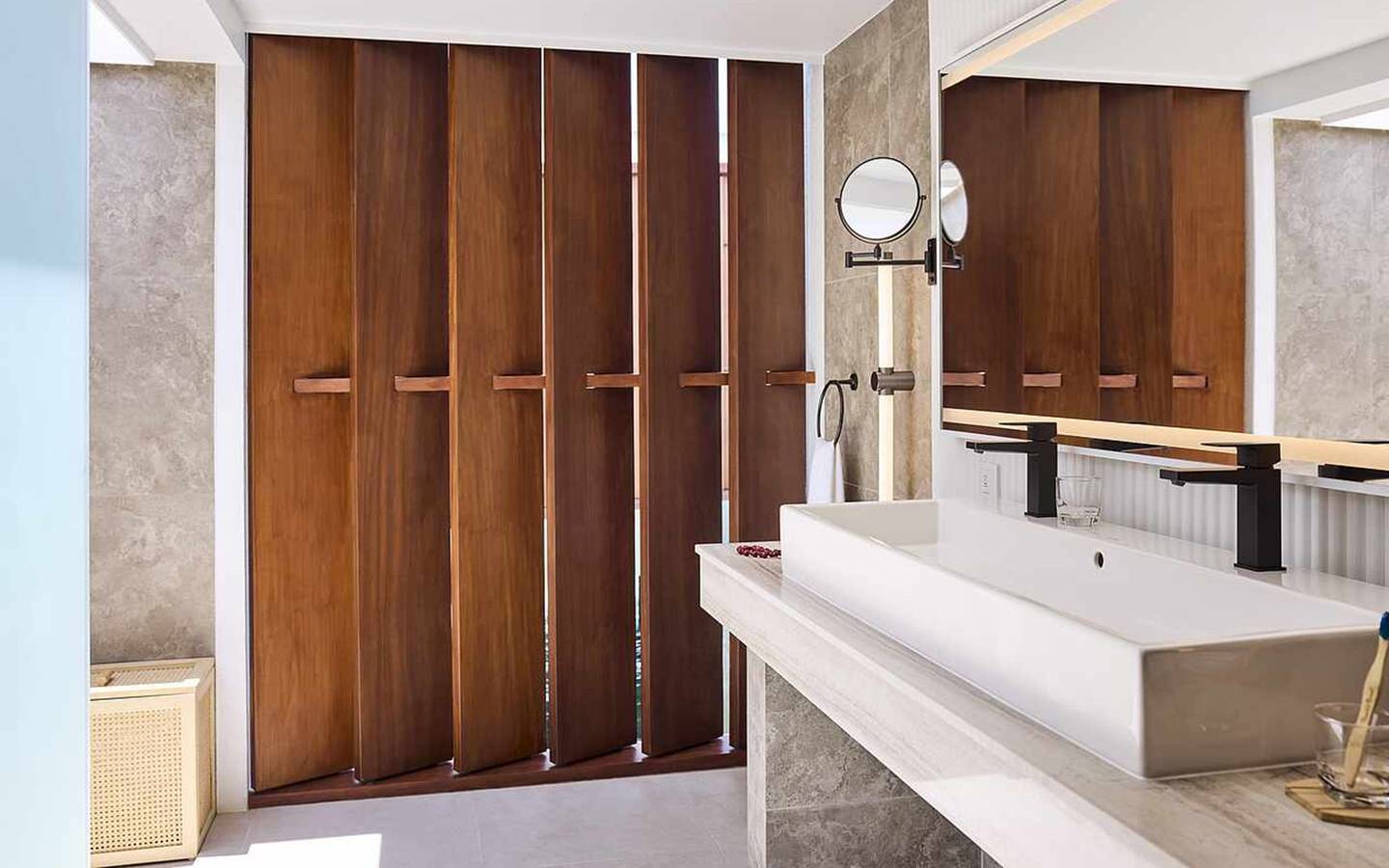 Funamadua_One_Bedroom_Water_Villa_Pool_Bad