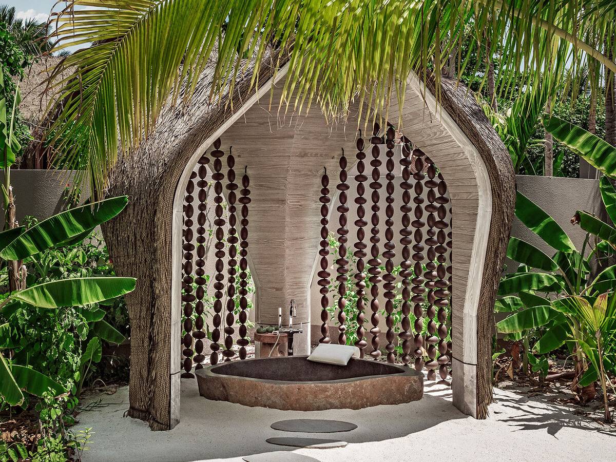 JOALI BEING | Two Bedroom Wellbeing Beach Residence | Außenbadewanne