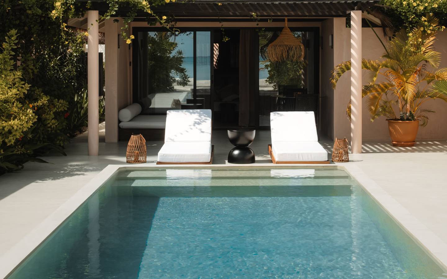 Villa_Haven_Delixe-Beach-Pool-Villa-außen