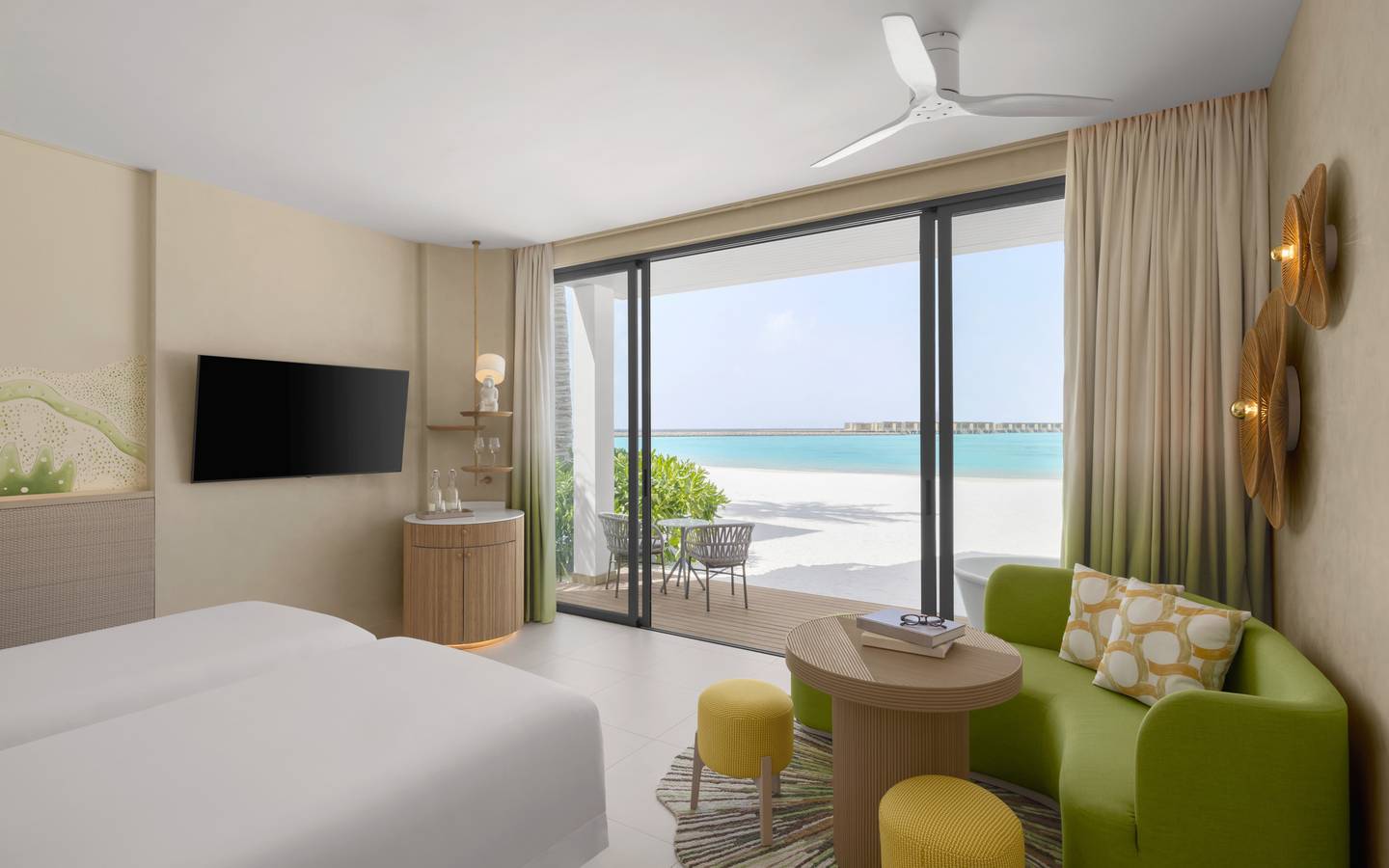 Centara_Mirage_Beachfront_Romm_with_Bath_6