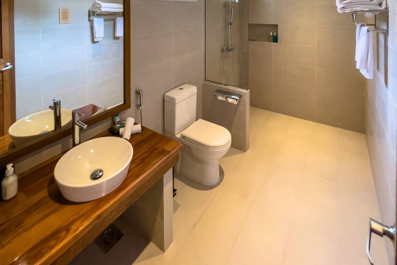 Meeru_Maldives_Family_Villa_Bathroom