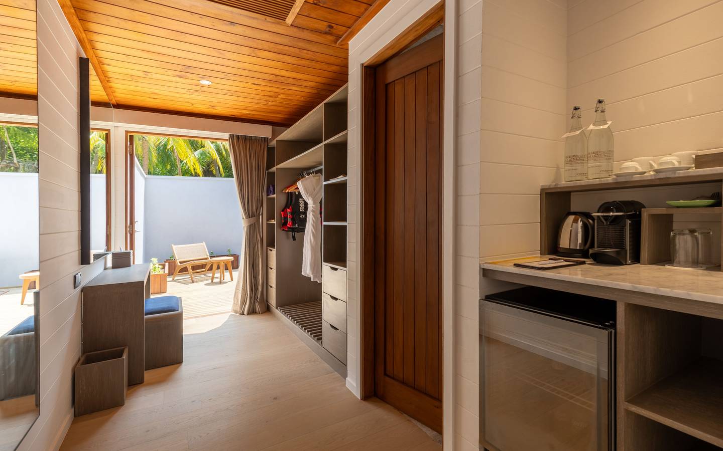 Meeru_Island_Two_Bedroom-Beach-Pool-Villa-Aerial_Interieur_9