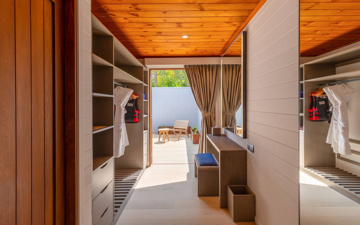Meeru_Island_Two_Bedroom-Beach-Pool-Villa-Aerial_Interieur_4