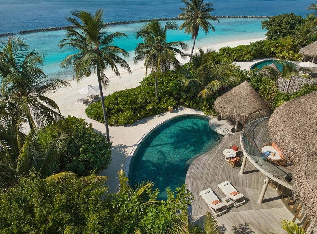 The Nautilus, Malediven, Beach Residence with a Private Infinity Pool, Luftaufnahme Terrasse, Pool und Strand
