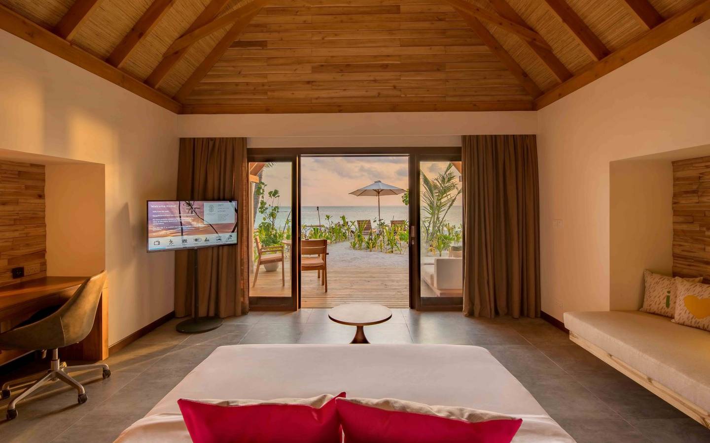 Fushifaru Maldives, Beach Villa Sunrise, Blick vom Bett