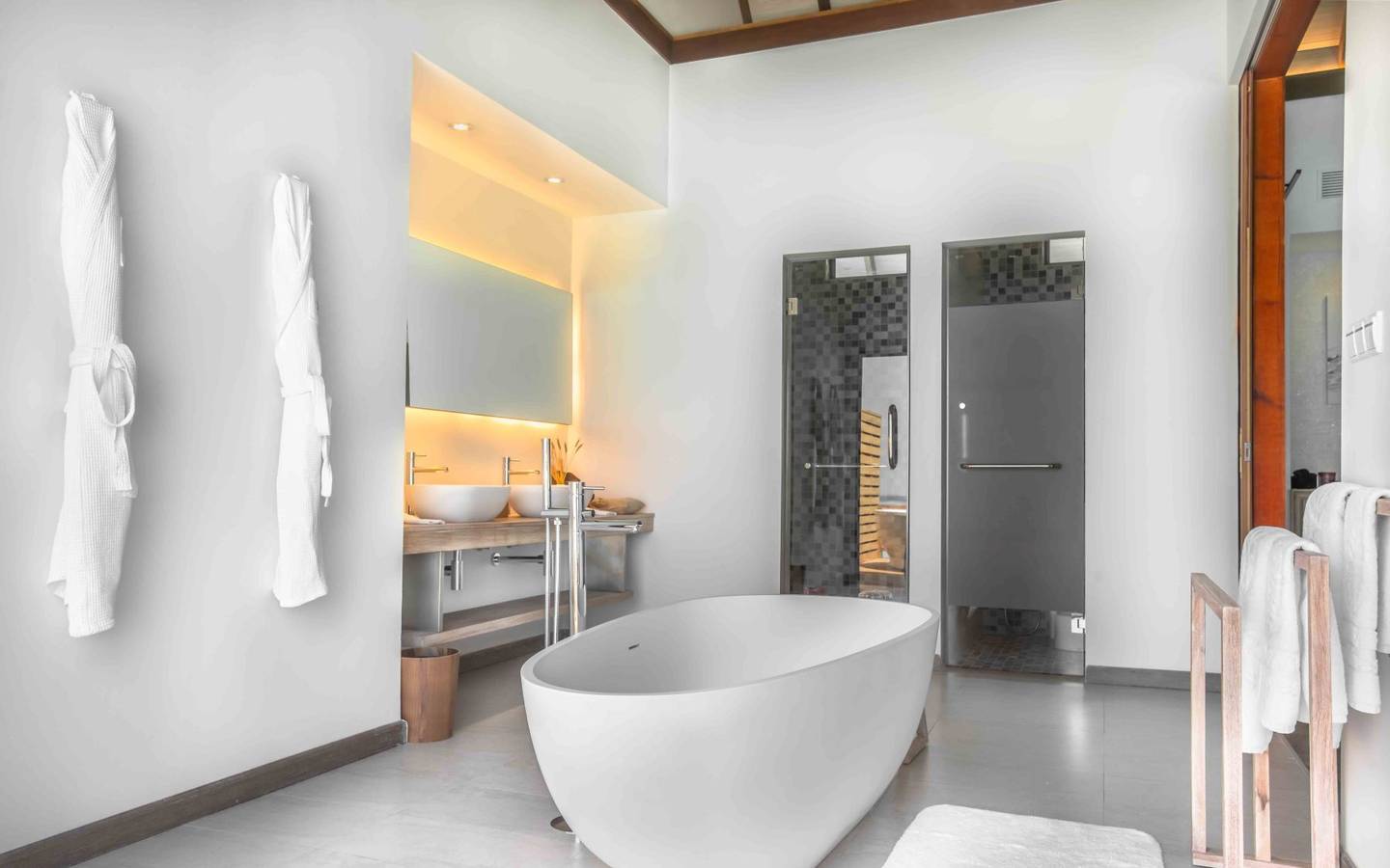 Fushifaru Maldives, Jacuzzi Water Villa, Badezimmer