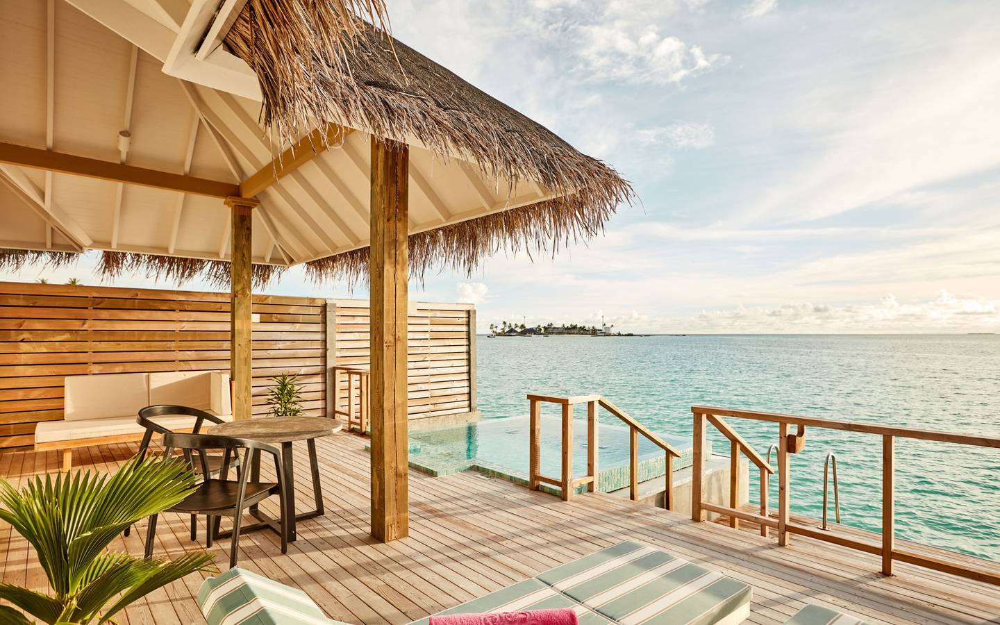 Sun Siyam Iru Veli, Malediven, Ocean Villa with Pool, Terrasse