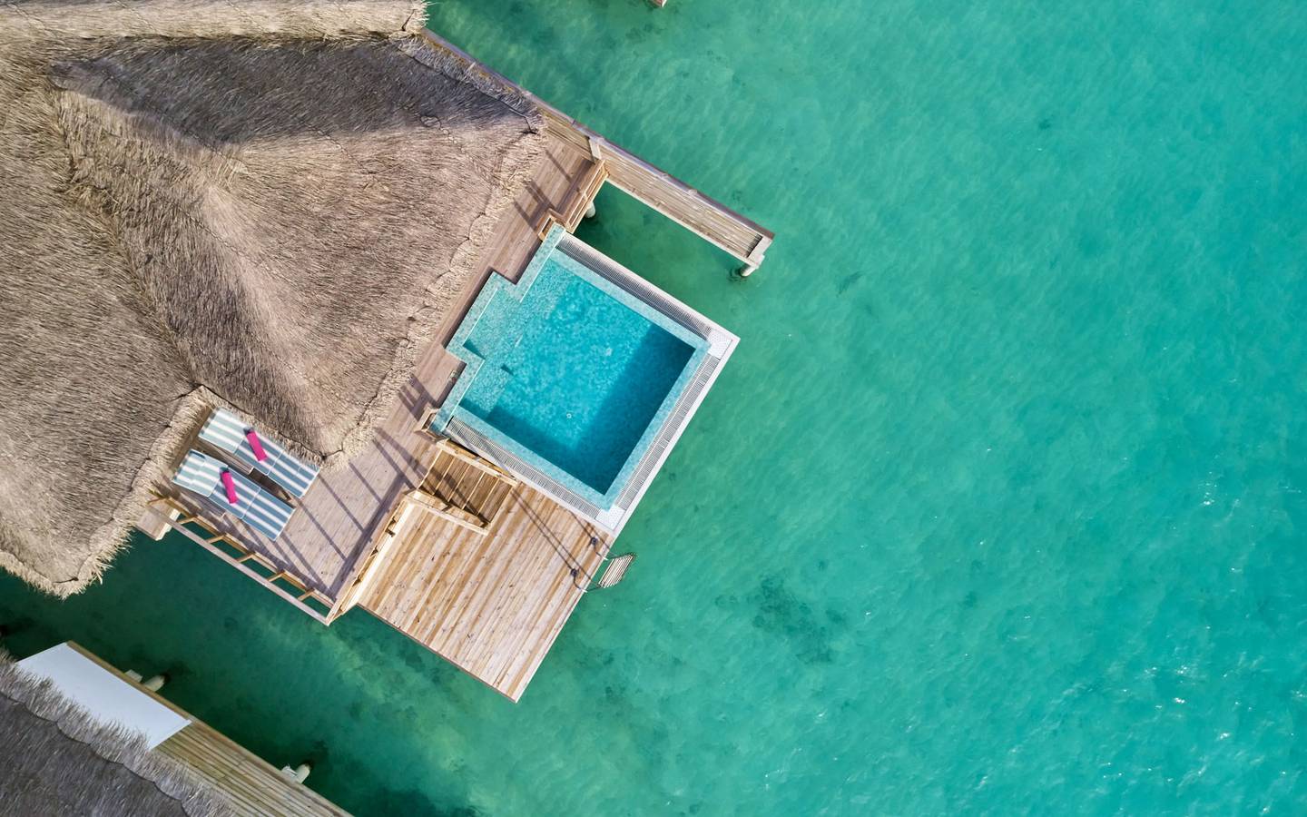 Sun Siyam Iru Veli, Malediven, Ocean Villa with Pool, Luftbild von Wasservilla