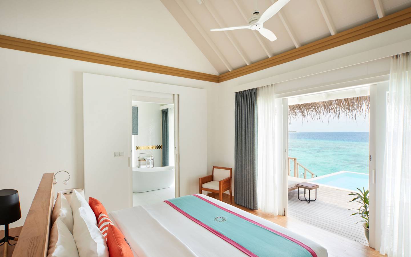 Sun Siyam Iru Veli, Malediven, Ocean Residence with Pool, Schlafzimmer