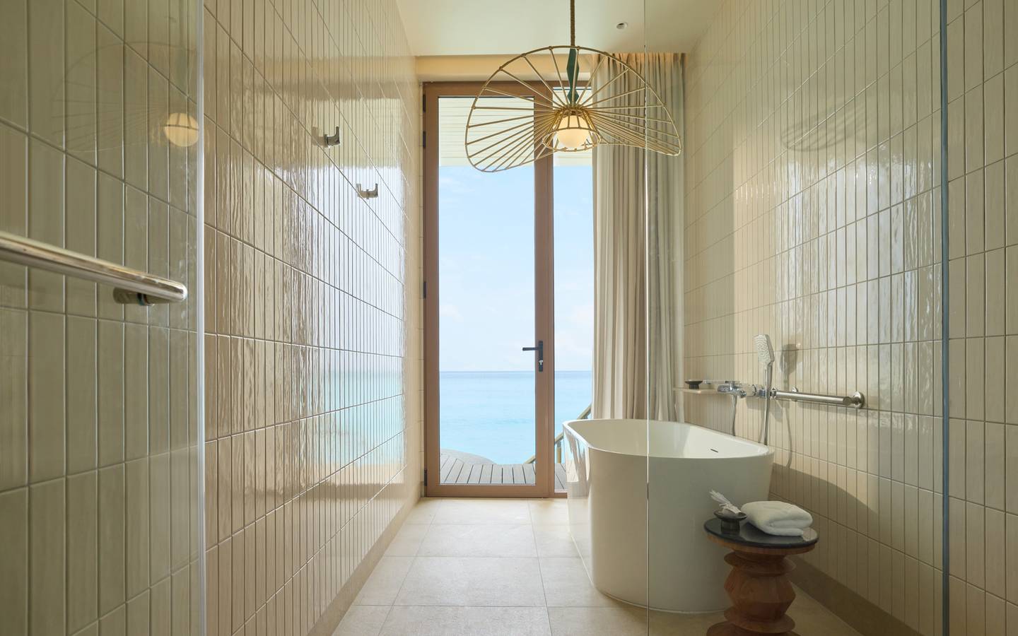 Centara_Grand_Lagoon_Maldives_One_Bedroom_Overwater_Villa_with_Jacuzzi_5