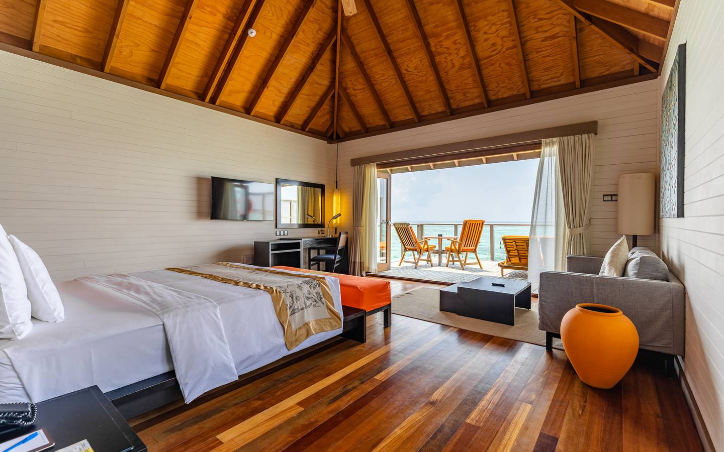 Meeru_Island_Ocean_Villa_Interieur_2